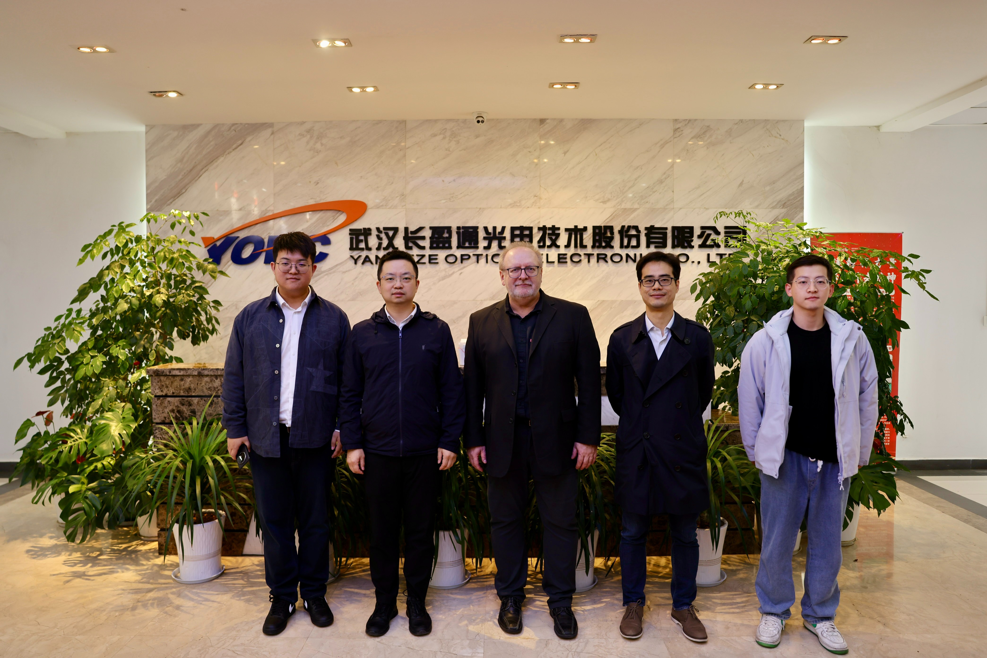 波兰华沙大学教授做客长盈通“格物讲堂”，畅谈特种光纤前沿新趋势