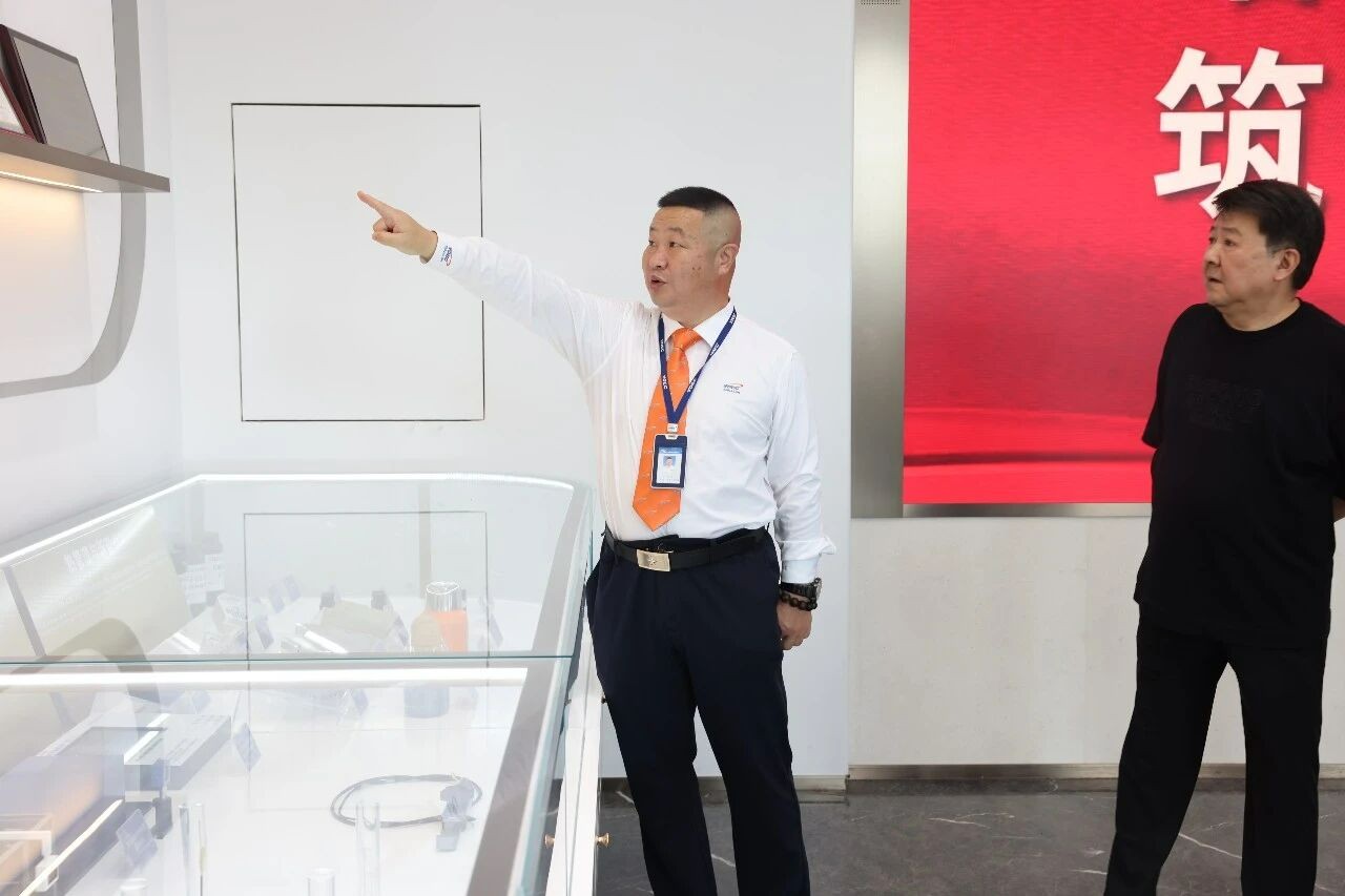 热烈欢迎军政领导及嘉宾一行莅临长盈通参观指导